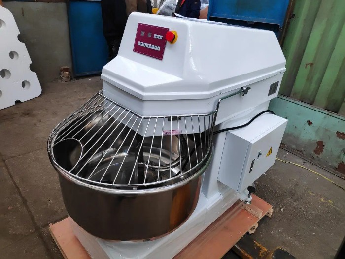 Тистомесильная машина спиральная Vektor HC120 1