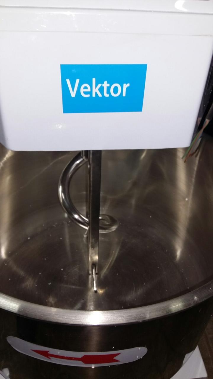 Тестомес спиральный двускоросростной Vektor HS 30, 30L с электронным управлением 2