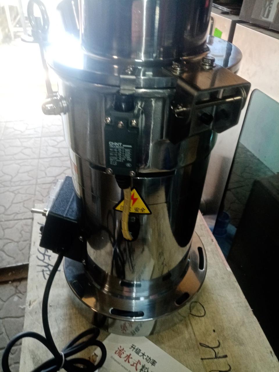 Вертикальний молотковий млин дробарка Vektor XH-08B 2500W 6