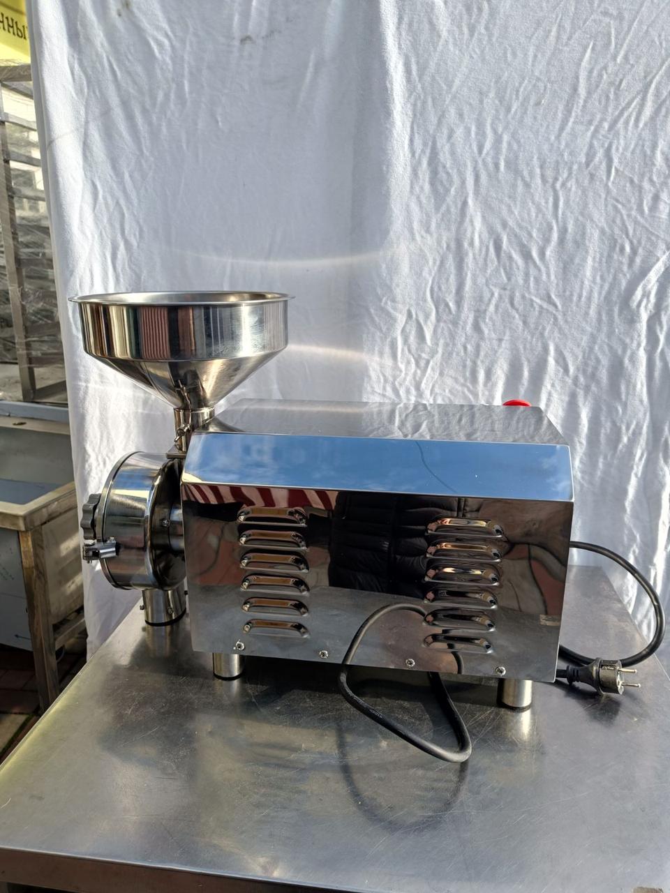 Дробилка мельница для кофе, специй, сахара, мак и др. Vektor HR-2200, 2200W 5