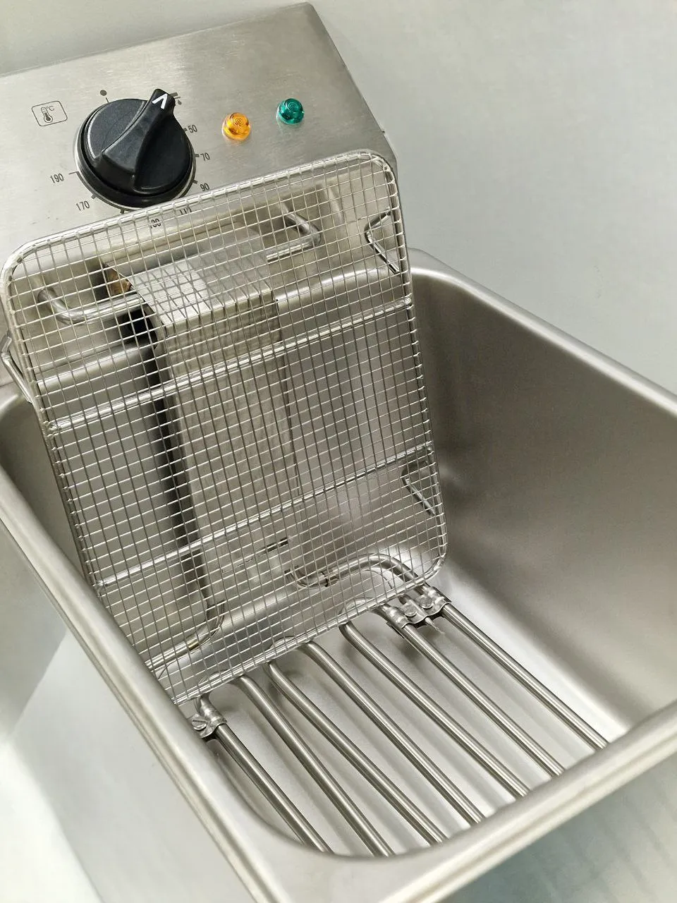 Фритюрниця професійна з краном ZUVER 1H8B BOSTON 3