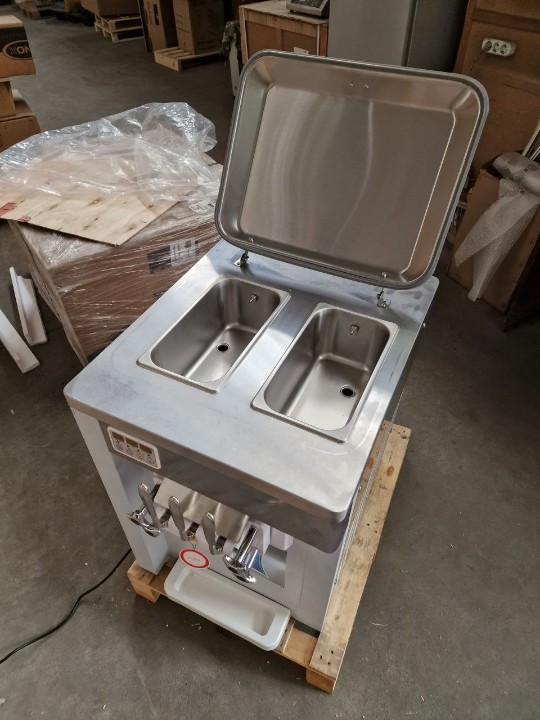 Фрізер для м'якого морозива EWT INOX BQL808-2 (pump) 1