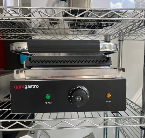 Контактный гриль 0,31 м - с верхней и нижней обжаркой GGM Gastro KGKB100 0