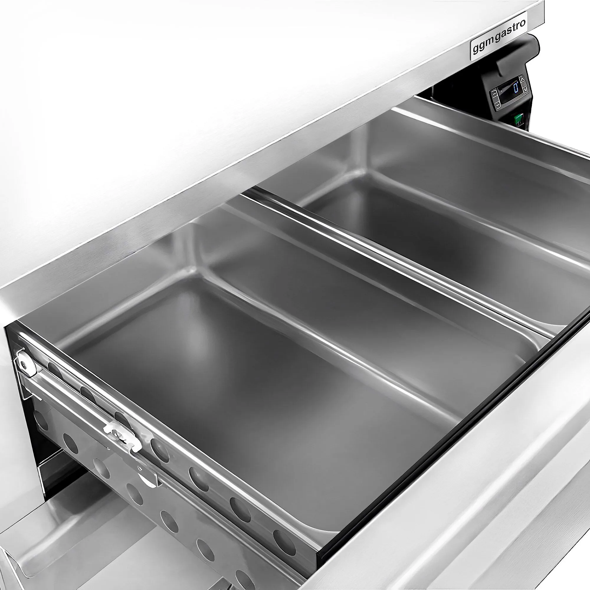 Холодильно-морозильный стол GGM-Gastro TSSH221 2