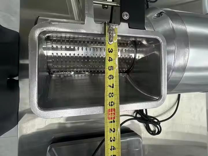 Машина для переработки сыра ZUVER 550W 1
