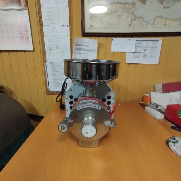 Млин електричний Vektor HBM-101 2