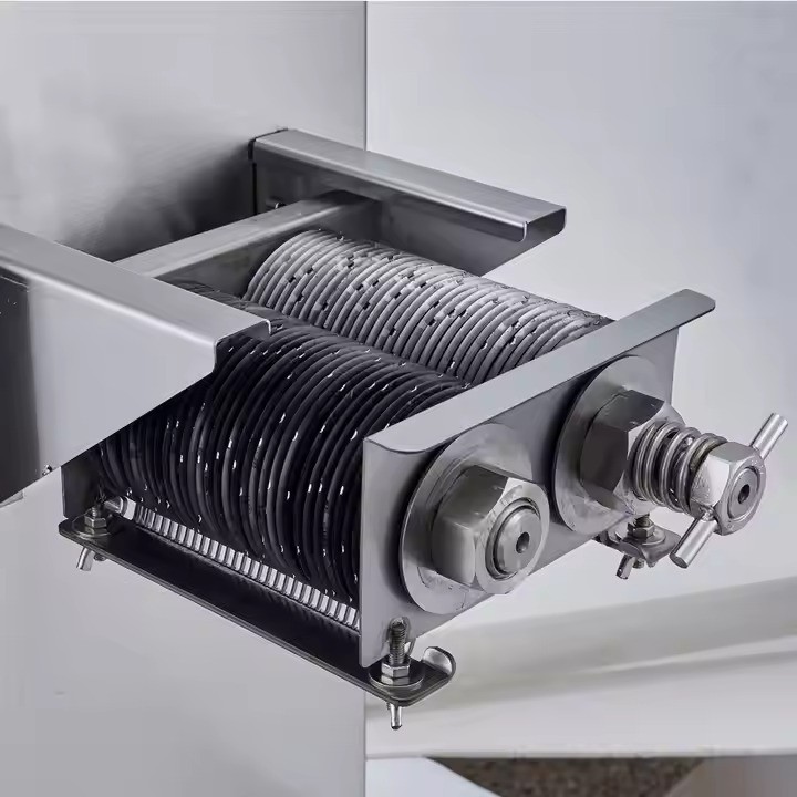Мясорубка электрическая ZUVER 750 0