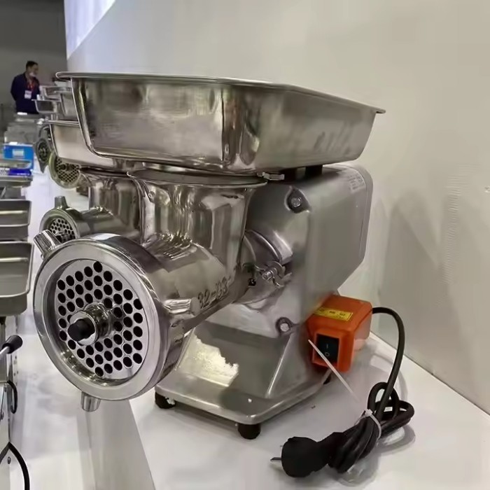 М'ясорубка професійна ZUVER MasterChef 1100W 2