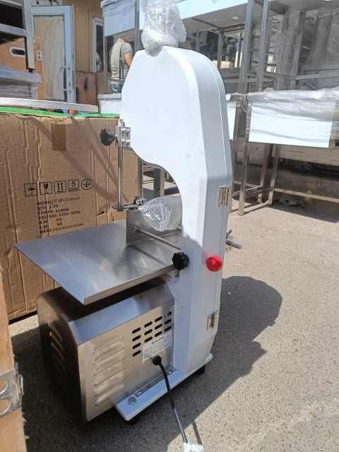 Пила стрічкова для м'яса Vektor HR210A 1