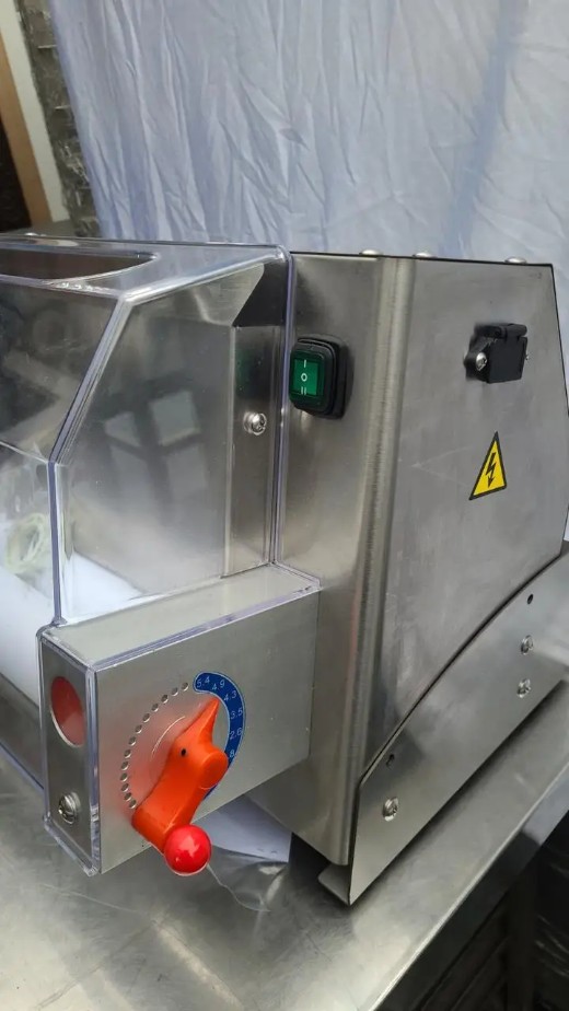 Тісторозкатка Vektor BPD40 1