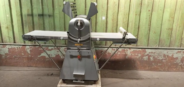 Тісторозкатна машина Vektor YB Е520A 0