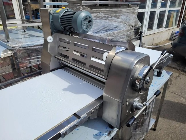 Тісторозкатна машина Vektor TSP520A 6