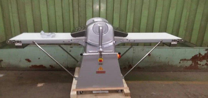 Тісторозкатна машина Vektor YB Е520A 1