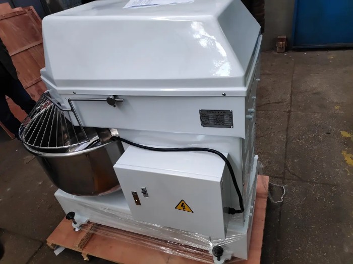 Тистомесильная машина спиральная Vektor HC120 2