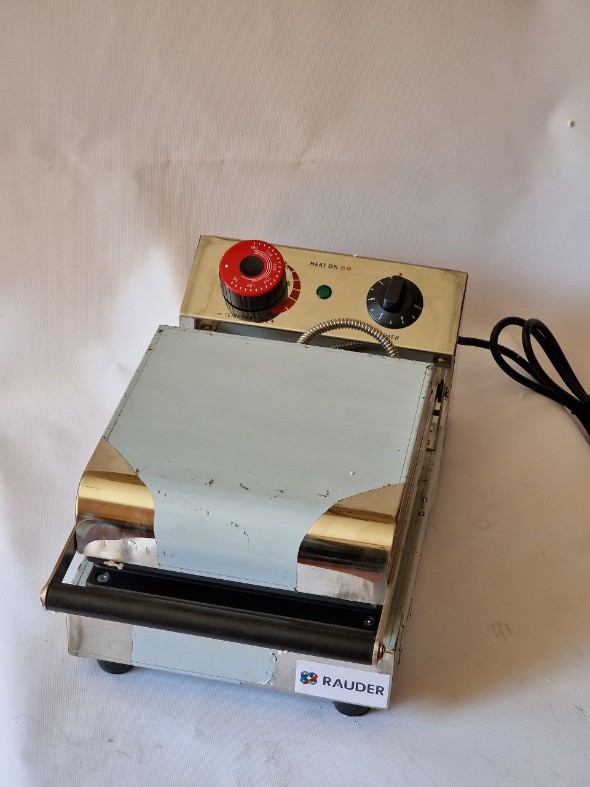 Вафельница бельгийская с таймером Rauder BWB-1 1